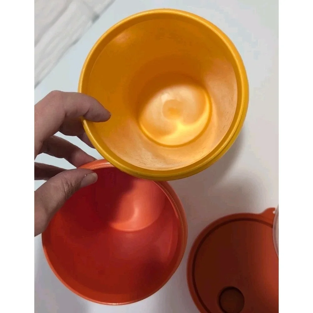 Vintage Set Of 2 Tupperware Beverage Containers Yellow 261 & Orange 321 Spout
